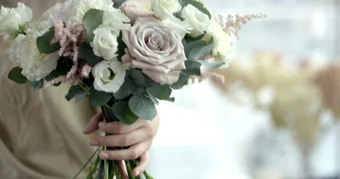 Young Florist Assembles a Rustic Wedding Bouquet Stock Footage 89883617