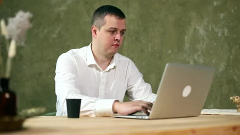 Young freelance business man using laptop in office finish work calling friends  動画素材 147729916