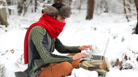 Young freelance business man using laptop notebook enjoying beautiful winter 스톡 동영상 166829150