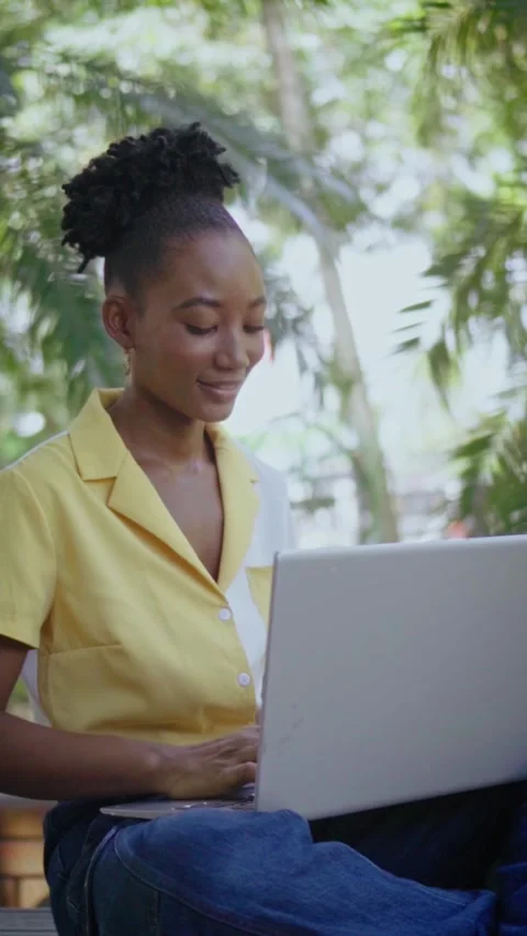 Young freelancer working on laptop in park Stock Footage 337905677