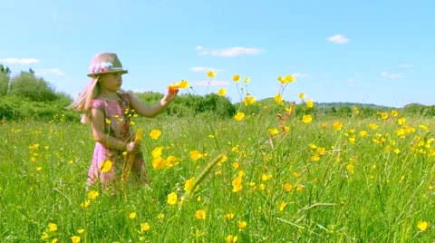 Young girl doing bubbles in the sun 4K Stock Footage 50902384