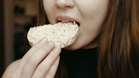 A young girl eats bread. Close-up face. Healthy food. HD Vidéo 101660599