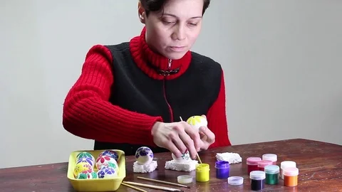 A young girl paints the Easter eggs Stock Footage 73148946