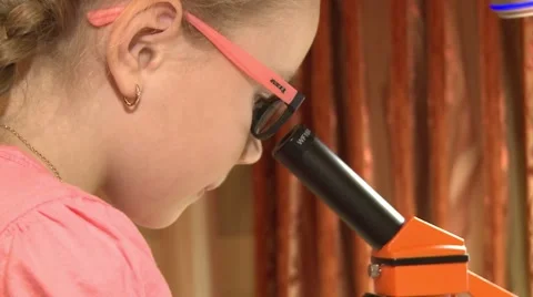 A young girl running with a microscope. 動画素材 68391923
