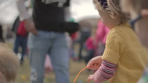 Young Girl at Spring Easter Egg Hunt Vídeos de archivo 102349424