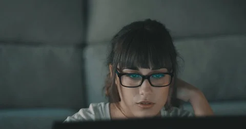 YOUNG GIRL USING LAPTOP Video stock 101030602