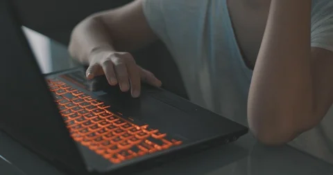 YOUNG GIRL USING LAPTOP Video stock 101030628