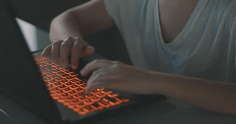 YOUNG GIRL USING LAPTOP Video stock 101030630