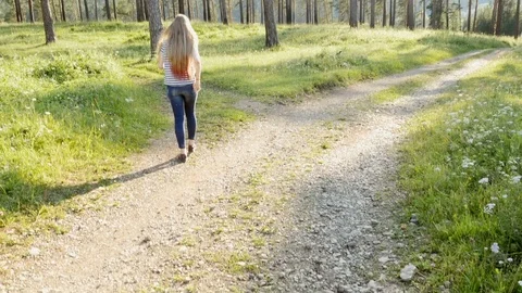 Young girl walks down the path Video stock 80128200
