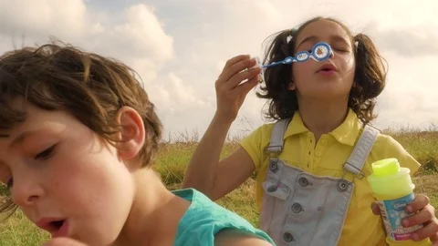 Young Girls Playing With Bubble Blower in Wheat Field Vídeo Stock 77184294