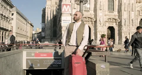 Young guy arrives in Duomo square, Milan, Italy Stock Footage 172535314