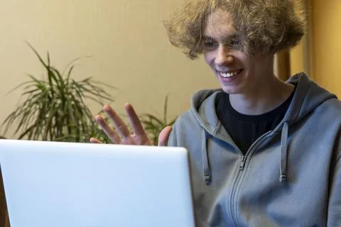A young guy is chatting in a video chat via a laptop. video call. Foto stock