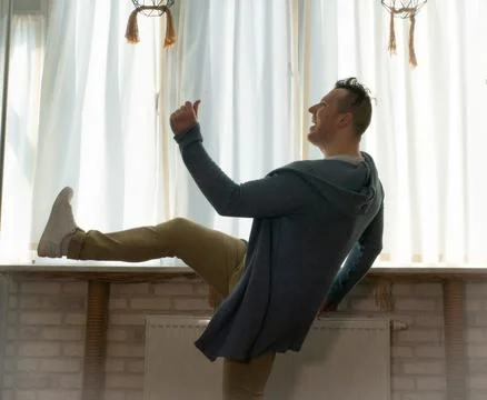 Young guy dancer in motion in a pose. A man performs a modern dance in casu.. Foto stock