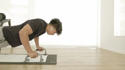 Young guy doing push ups in the gym. Video stock 244739747