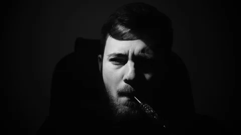 A young guy exhales thick white smoke Vidéo 129557208