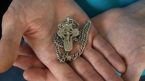 The young guy hands Christian cross and praying to God in heaven. Daily Stock-Footage 77079092