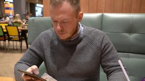 Young guy hipster types text on his smartphone Stock-Footage 84526003