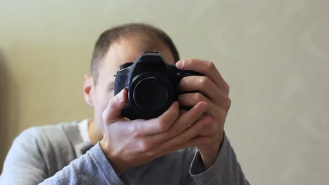 Young guy photographer with a camera in the reflection of the mirror. Video stock 119154960