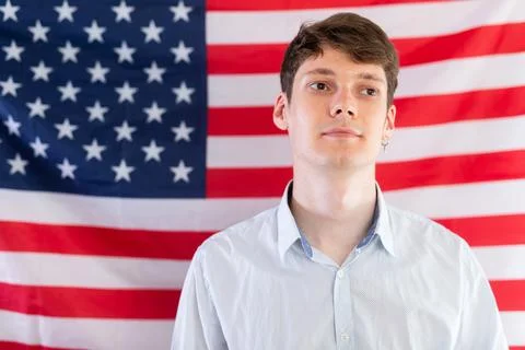 Young guy posing in front of USA flag Stock-Fotos