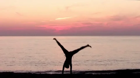 young gymnast in sunset | Stock Video