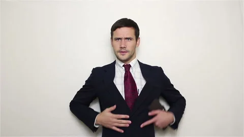 Young handsome businessman pulls a visiting card out of his pocket and stretches Vidéo 102959638