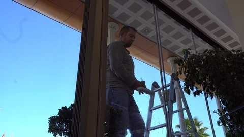Young, Handsome Man Cleaning A Window At His Home Vidéo 88520081