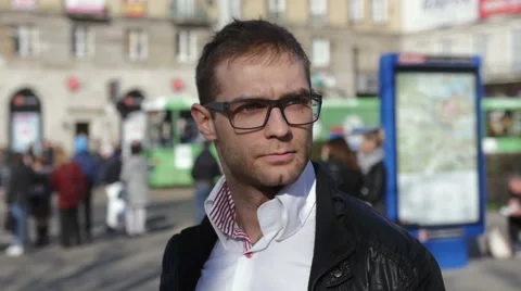 Young handsome man looking around in the city street, lost orientation. 動画素材 48362420