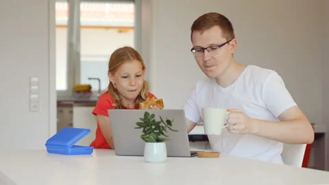 Young happy father checking emails with his cute little daughter Video stock 156012570