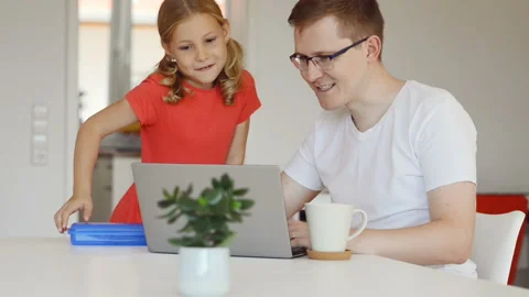 Young happy father checking emails with his cute little daughter Video stock 156012722
