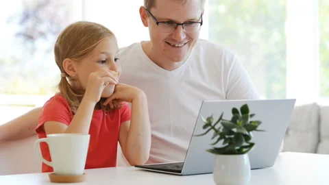 Young happy father checking emails with his cute little daughter Video stock 156012961