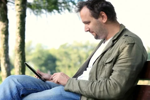Young happy man with tablet computer, outdoors 스톡 동영상 8550233