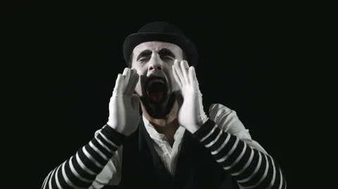 Young hilarious mime shouting using a megaphone Vidéo 60426213