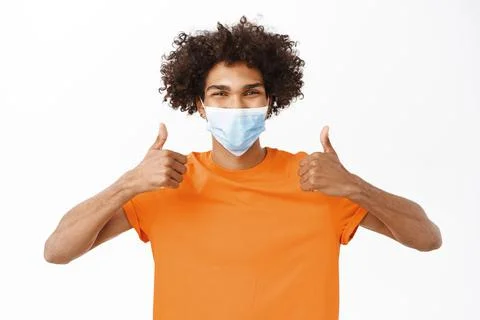 Young hispanic man recommends do covid 19 vaccine shot, join vaccination 스톡 사진