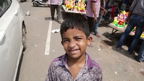 Young-indian-boy-poses-for-camera-in-the-street-market Video stock 95349370
