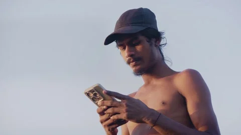 A young Indian male worker using mobile phone to type a text message 動画素材 337092958