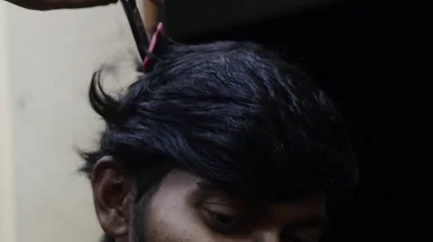 Young indian man getting his hair combed Video stock 59999103