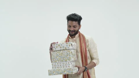 Young Indian man looking our gift with thumb sign Vídeo Stock 252586722