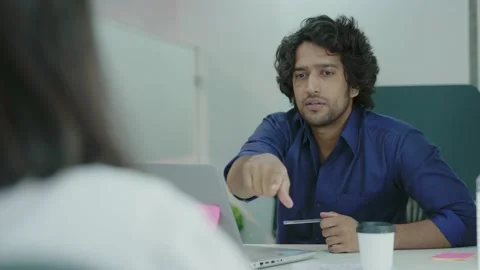 Young indian man manager talking to applicant at job interview. Vídeo Stock 168218737