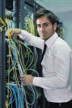 Young it engineer in datacenter server room Foto stock