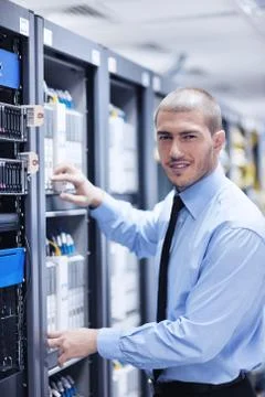 Young it engineer in datacenter server room Foto stock