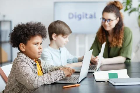 Young Kids in Programming School Stock-Fotos