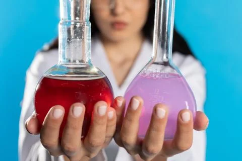 The young lab compares the substances made, which of them will be the most ef Stock-Fotos