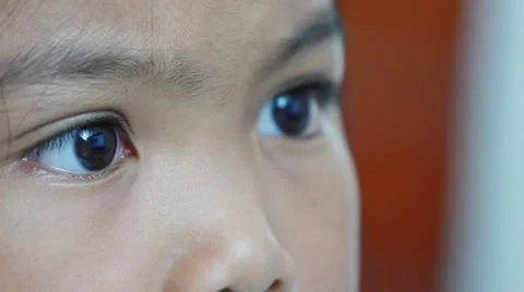 Young lady looking computer 库存影片 38444506