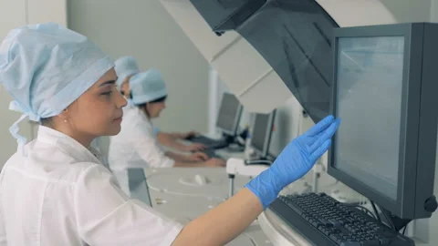 Young lady is working with electronic laboratory equipment Stock-Footage 93734865