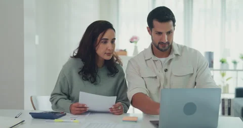 Young Latin couple on laptop computer check document paper pay bills online. 库存影片 337039894