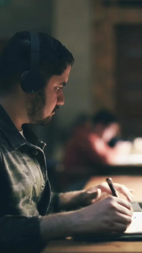 Young Latina man library study Vídeo Stock 289656325