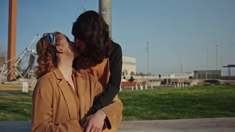 Юбкадағы әдемі аяқтар