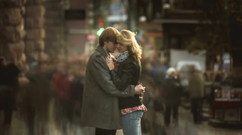 The young lovers above the crowd, time lapse Stock Footage 32501681