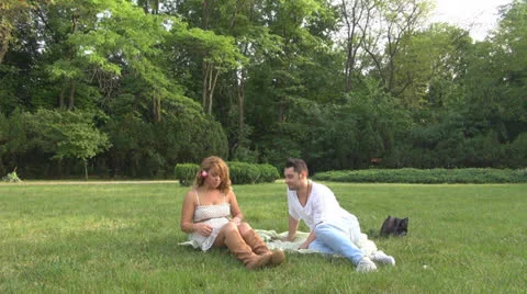 Young lovers in the park 스톡 동영상 23776621