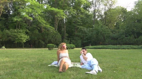 Young lovers in the park 스톡 동영상 23777193